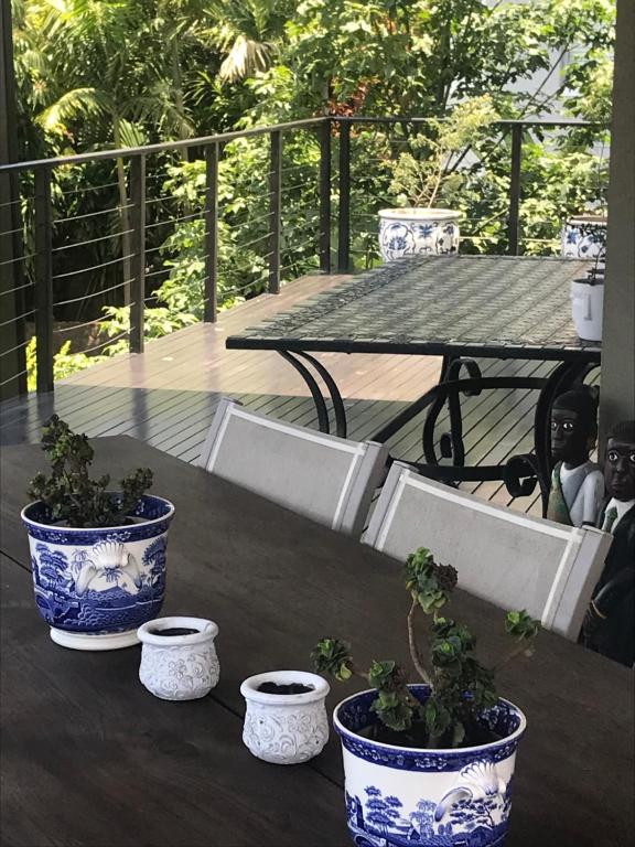 “A spacious veranda where fresh air, open views, and peaceful moments come together, perfect for relaxing and taking in the harbour atmosphere.”
